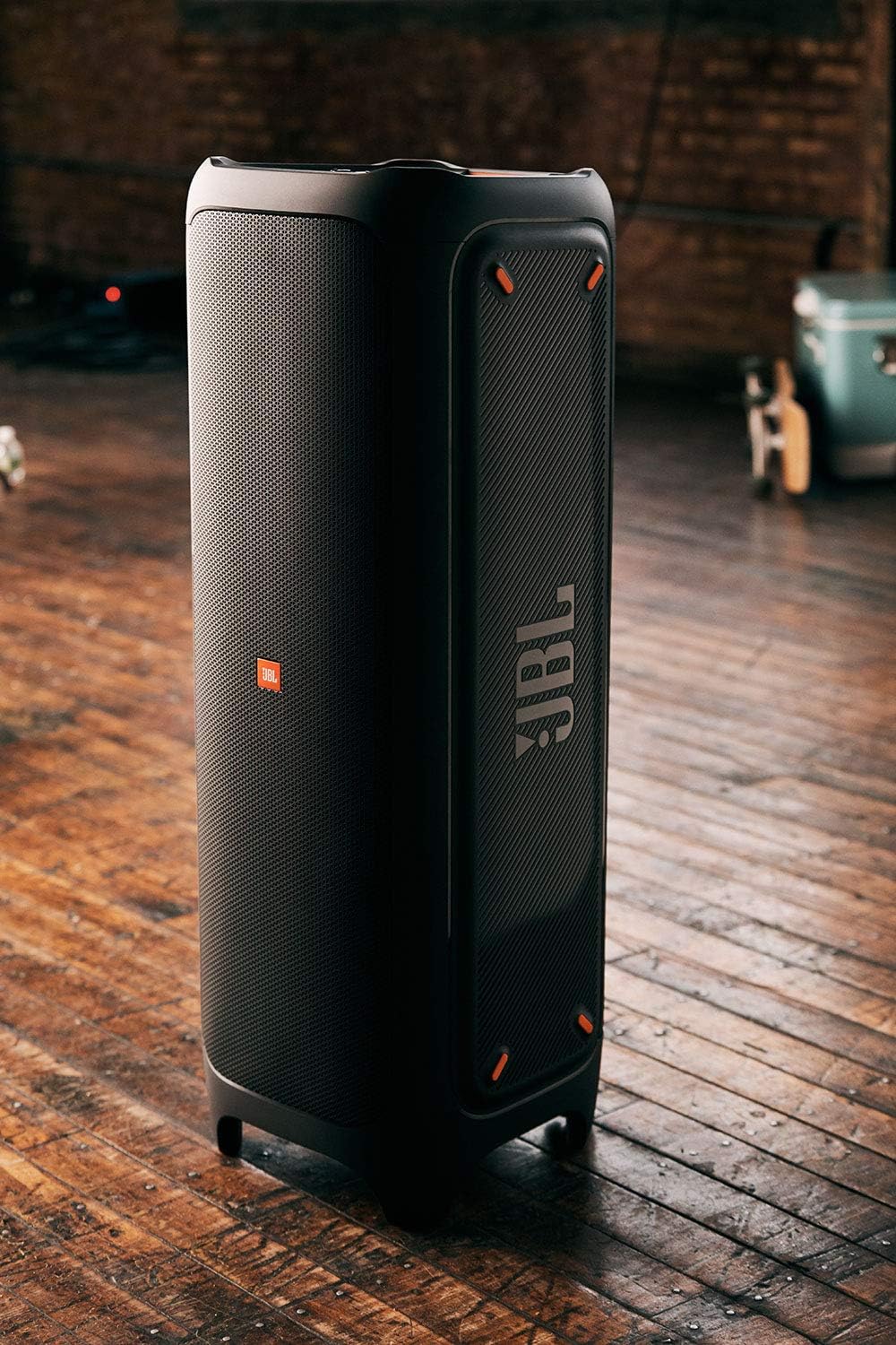 2026 JBL PartyBox 710 - Schwarz – Trag - und rollbarer Bluetooth Party-Lautsprecher mit Lichteffekten – Spritzwassergeschützte, mobile Musikbox