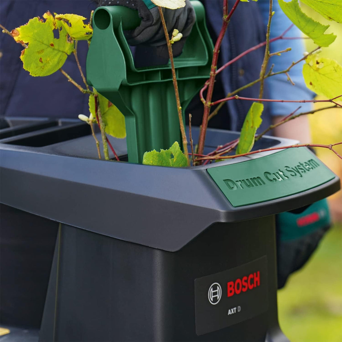 2026 Bosch Turbinenhäcksler AXT 25 TC (2.500 W; geeignet für Holz und harte Gartenabfälle; inklusive Gartenhandschuhe; integrierte Fangbox 53 l; in Karton) – Edition