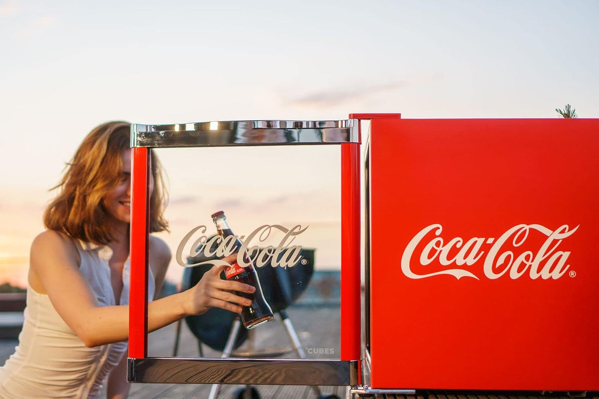 2026 °CUBES Flaschenkühlschrank Coca-Cola Classic/ 51 cm Höhe / 98 kWh/Jahr / 48 L Kühlteil