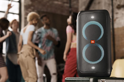 2026 JBL PartyBox 710 - Schwarz – Trag - und rollbarer Bluetooth Party-Lautsprecher mit Lichteffekten – Spritzwassergeschützte, mobile Musikbox