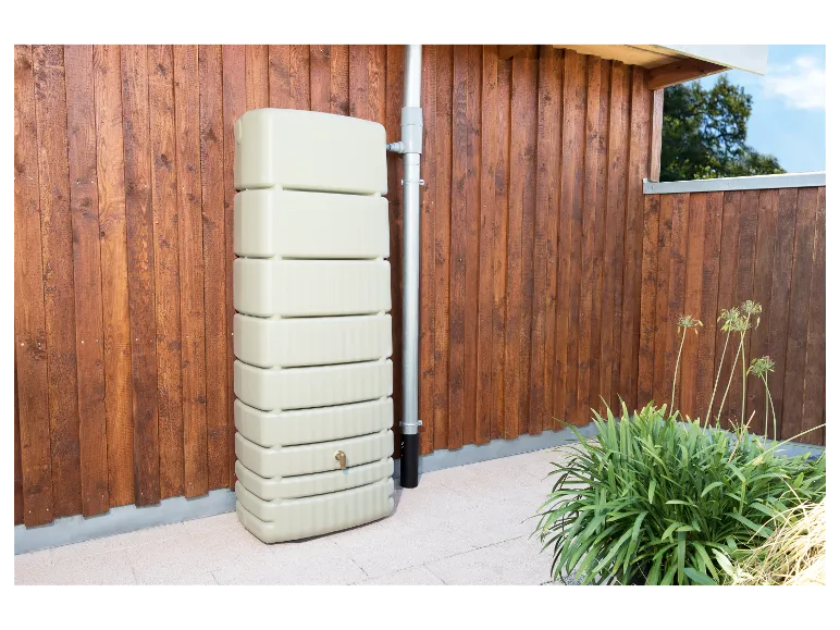 2026 4rain Regentonne »SLIM«, 650 Liter Volumen, inklusive Auslaufhahn und Windsicherung