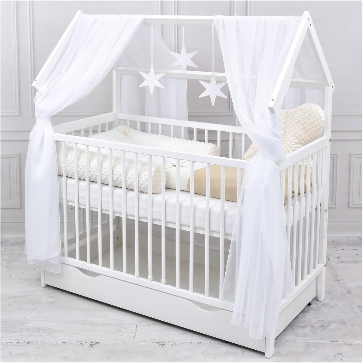 2026 Baby Delux Babybett Komplett Set Hausbett 60x120 cm weiß Schublade Rausfallschutz Kinderbett Matratze Bettwäsche Deko Set (Prince Stars)
