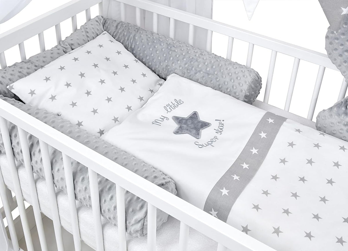 2026 Baby Delux Babybett Komplett Set Hausbett 60x120 cm weiß Schublade Rausfallschutz Kinderbett Matratze Bettwäsche Deko Set (Prince Stars)