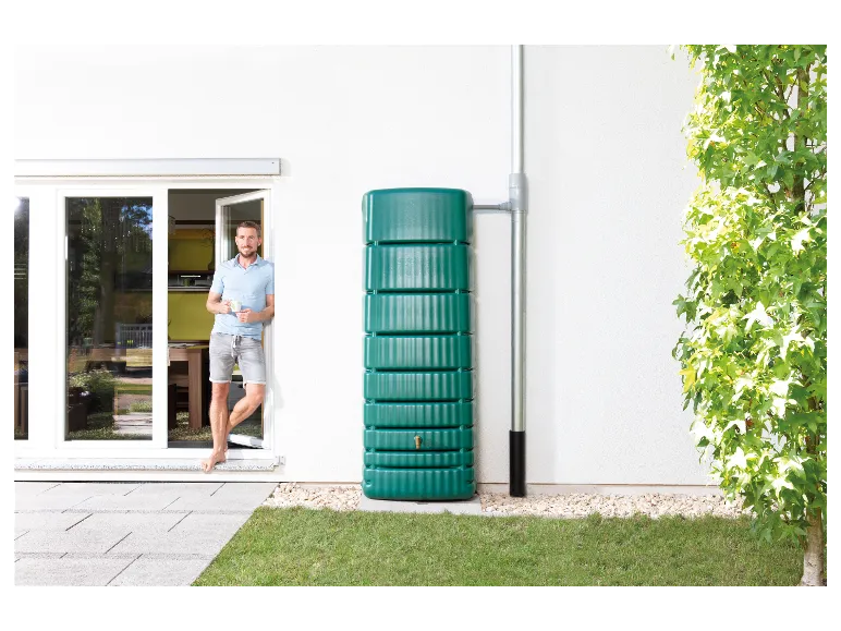 2026 4rain Regentonne »SLIM«, 650 Liter Volumen, inklusive Auslaufhahn und Windsicherung
