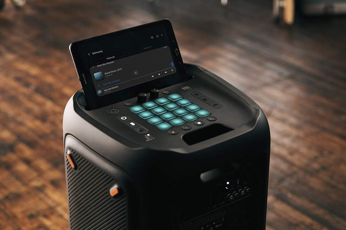 2026 JBL PartyBox 710 - Schwarz – Trag - und rollbarer Bluetooth Party-Lautsprecher mit Lichteffekten – Spritzwassergeschützte, mobile Musikbox