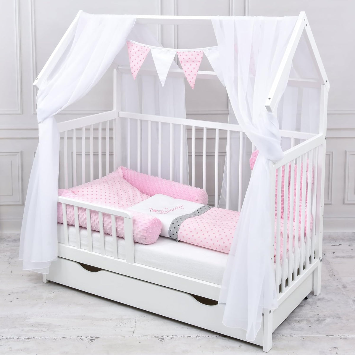 2026 Baby Delux Babybett Komplett Set Hausbett 60x120 cm weiß Schublade Rausfallschutz Kinderbett Matratze Bettwäsche Deko Set (Prince Stars)