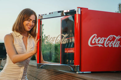 2026 °CUBES Flaschenkühlschrank Coca-Cola Classic/ 51 cm Höhe / 98 kWh/Jahr / 48 L Kühlteil