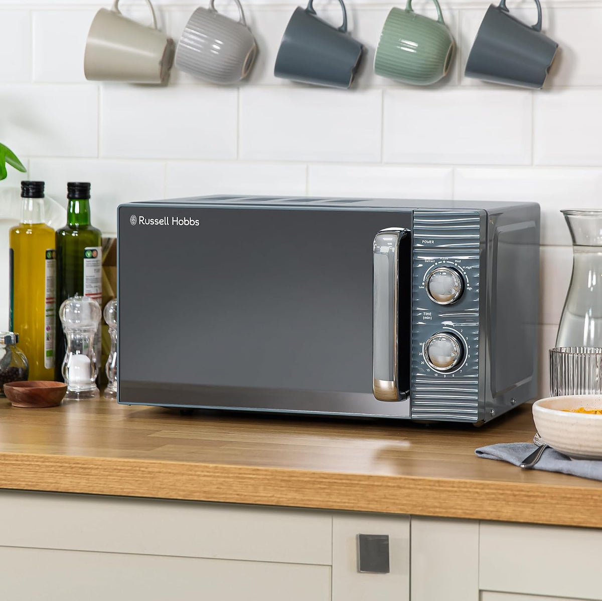 2026 Russell Hobbs RHM1731G Inspire Solo Mikrowelle, 17 Liter, 700W, Grau, mit 5 Leistungsstufen, Timer, Auftaufunktion, Leicht zu Reinigen