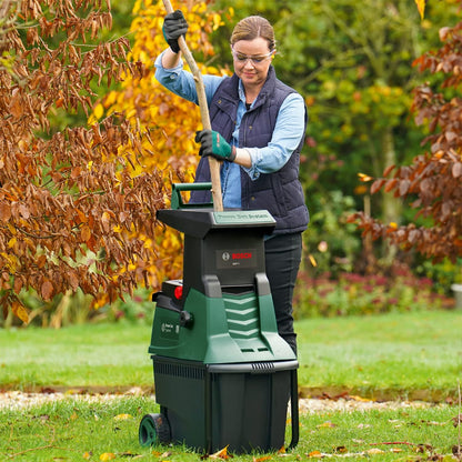 2026 Bosch Turbinenhäcksler AXT 25 TC (2.500 W; geeignet für Holz und harte Gartenabfälle; inklusive Gartenhandschuhe; integrierte Fangbox 53 l; in Karton) – Edition