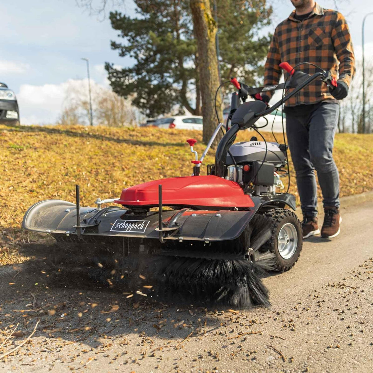 2026 Scheppach Benzin Kehrmaschine - E-Start SC2200PE 4,9 PS - Kehrbreite 100cm | 70L Box | Schneefräse | 3 Vorwärts & 1 Rückwärtsgang | inkl. Auffangbehälter & Schneeschild | Schneeschieber | Schneeräumer