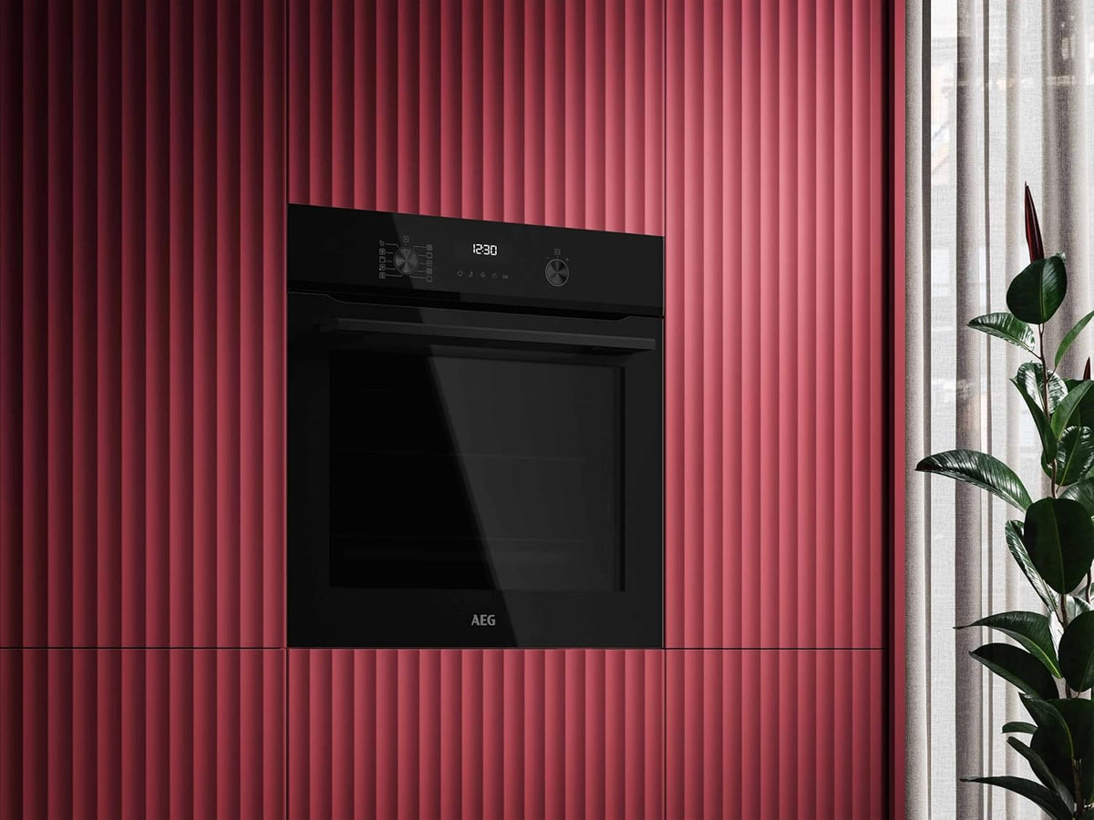 2026 AEG Einbaubackofen – Serie 5 Ringheißluft: Gleichmäßige Garergebnisse auf 3 Ebenen – Pyrolyse Selbstreinigung – 25 Automatikprogramme – LED-Touchdisplay – Schnellaufheizung – Schwarz – BPE53516AB