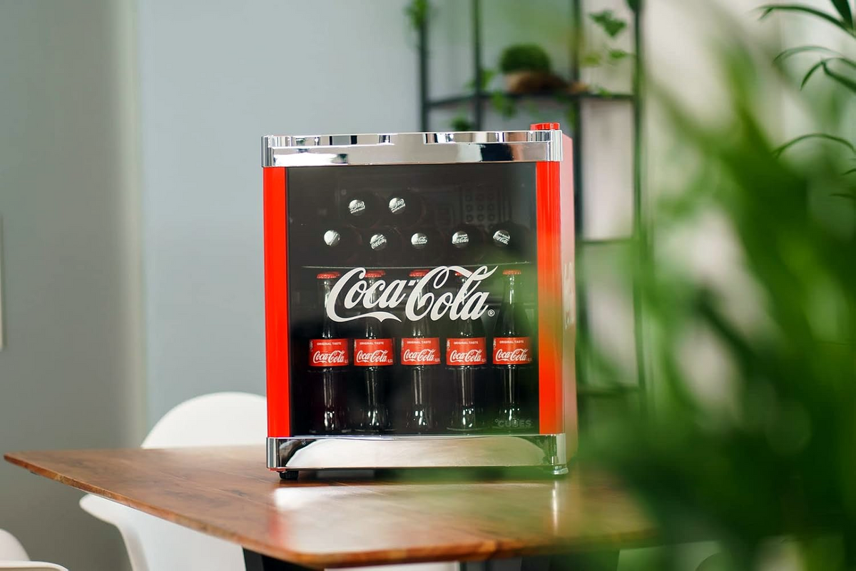 2026 °CUBES Flaschenkühlschrank Coca-Cola Classic/ 51 cm Höhe / 98 kWh/Jahr / 48 L Kühlteil